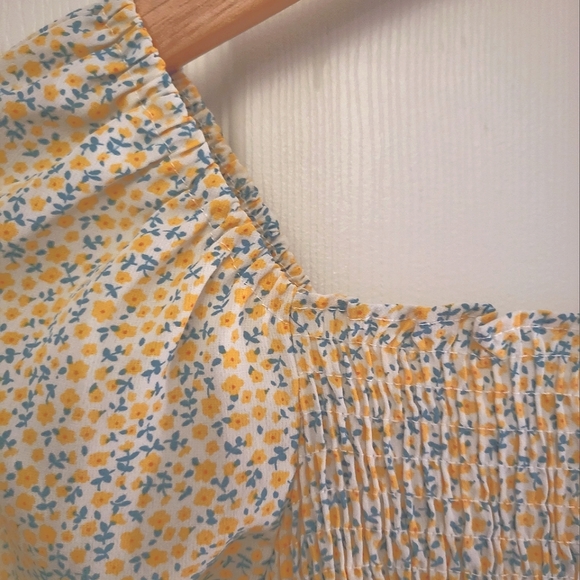 💛Yellow Flower Patterned Top💛 - Picture 3 of 3